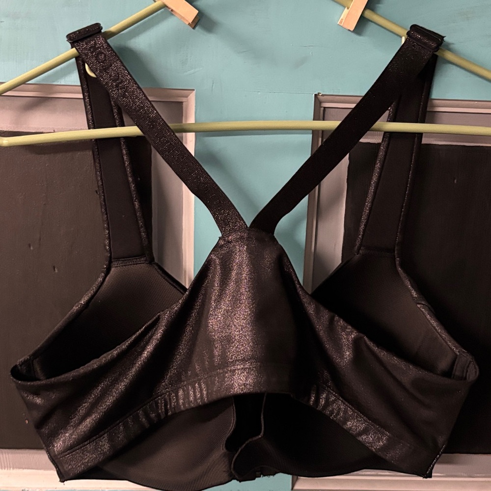 Victoria’s Secret Metallic Black Women's Knockout Sports Bra - Picture 3 of 3